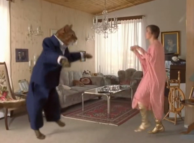 Triumph of a Heart - Björk - Abyssinian cat Litsen in suit dancing with Björk
